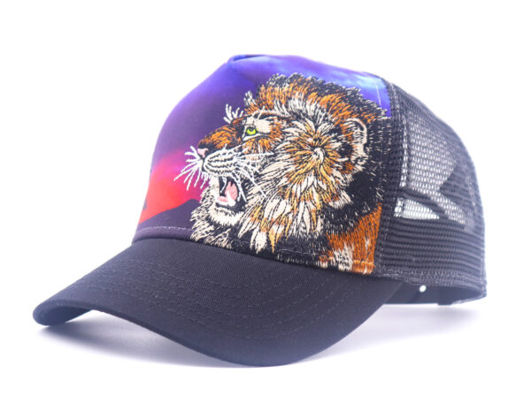 Tilgomedal Wild Animal Farm Trucker Hat, Square Embroidered Badge With Savannah Sunset Landscape Print, Nylon Mesh Back Plastic Snapback Cap For Farm Animal Streetwear Fans