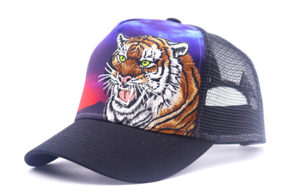 Tilgomedal Wild Animal Farm Trucker Hat, Square Embroidered Badge With Savannah Sunset Landscape Print, Nylon Mesh Back Plastic Snapback Cap For Farm Animal Streetwear Fans